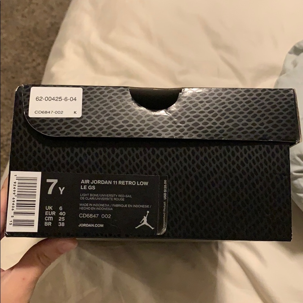 Jordan 11 low bone snakeskin size 7